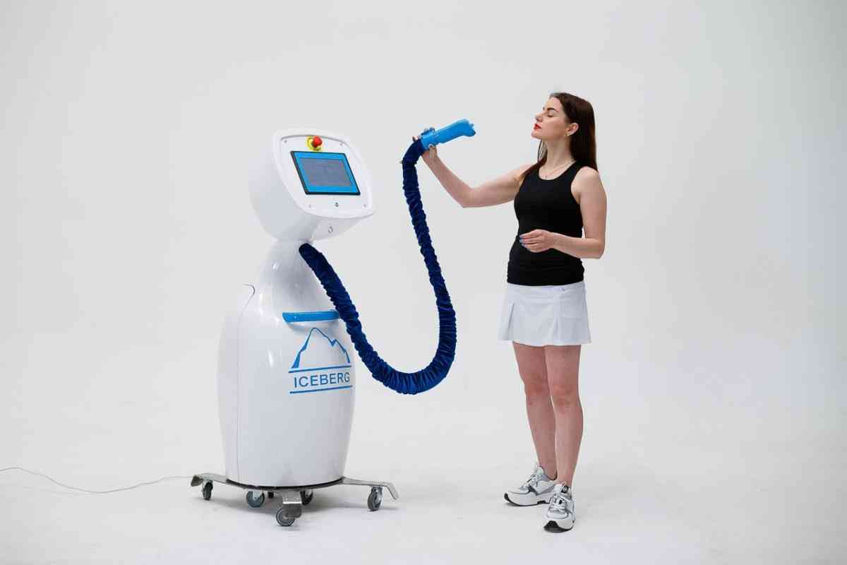 Targeted Cryo Stimulation with Thermal Imaging and Advanced Control
The Iceberg is a next-generation device designed for local cryo stimulation, allowing precise treatment of targeted areas of the body. Utilizing liquid nitrogen and a built-in temperature sensor, the Iceberg ensures optimal cooling for safe and effective therapy. The sensor, located in the handle, continuously measures the skin’s temperature to avoid overcooling and enhance treatment precision.