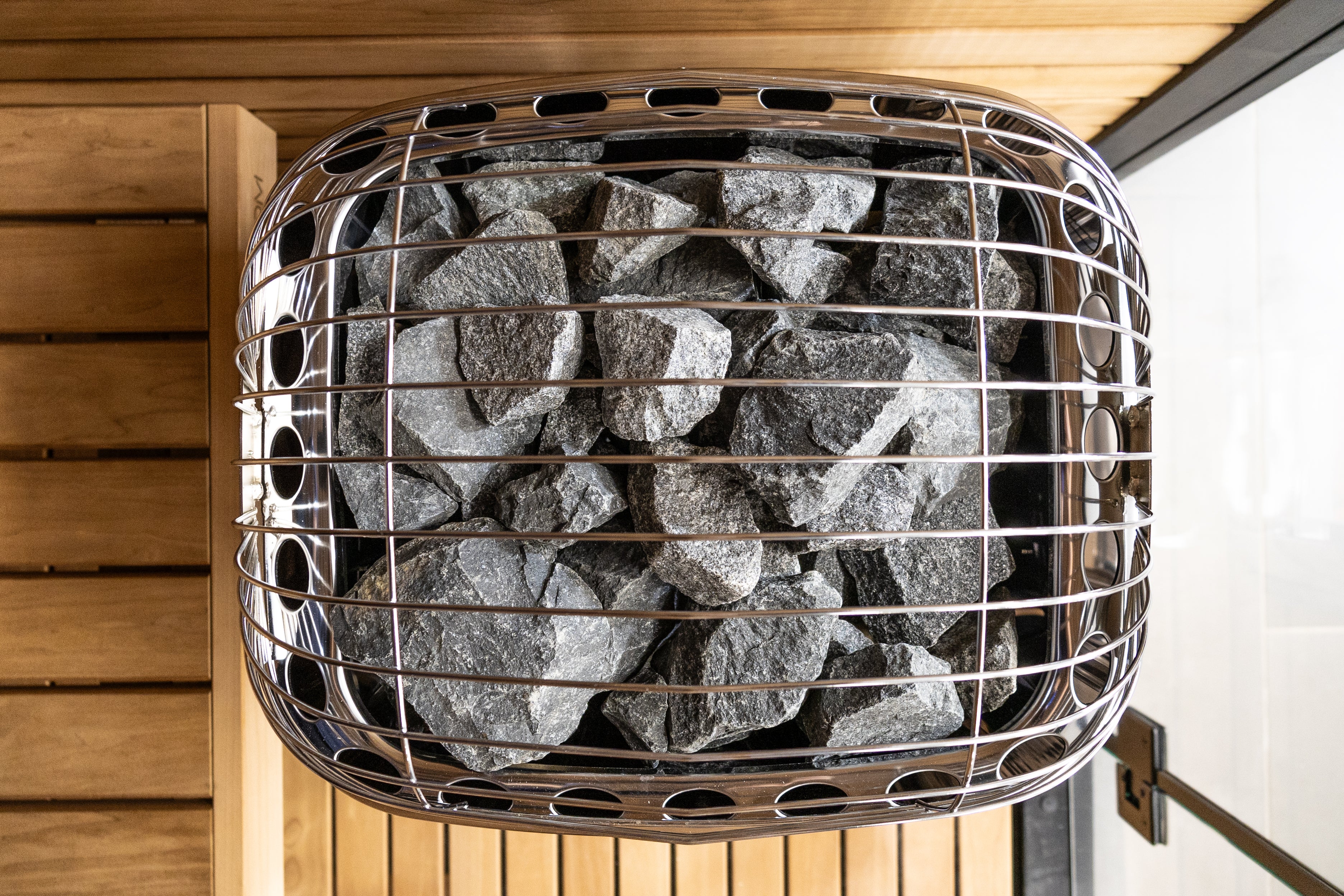 Commercial Power & Enduring Performance The Harvia Club K12.5G is a professional-grade, floor-mounted sauna heater designed for large saunas that demand continuous, reliable performance.Whether in a hotel, spa, wellness center, or multi-family building, the K12.5G delivers exceptional steam for hours on end—making it the ultimate choice for busy commercial spaces and large private retreats.