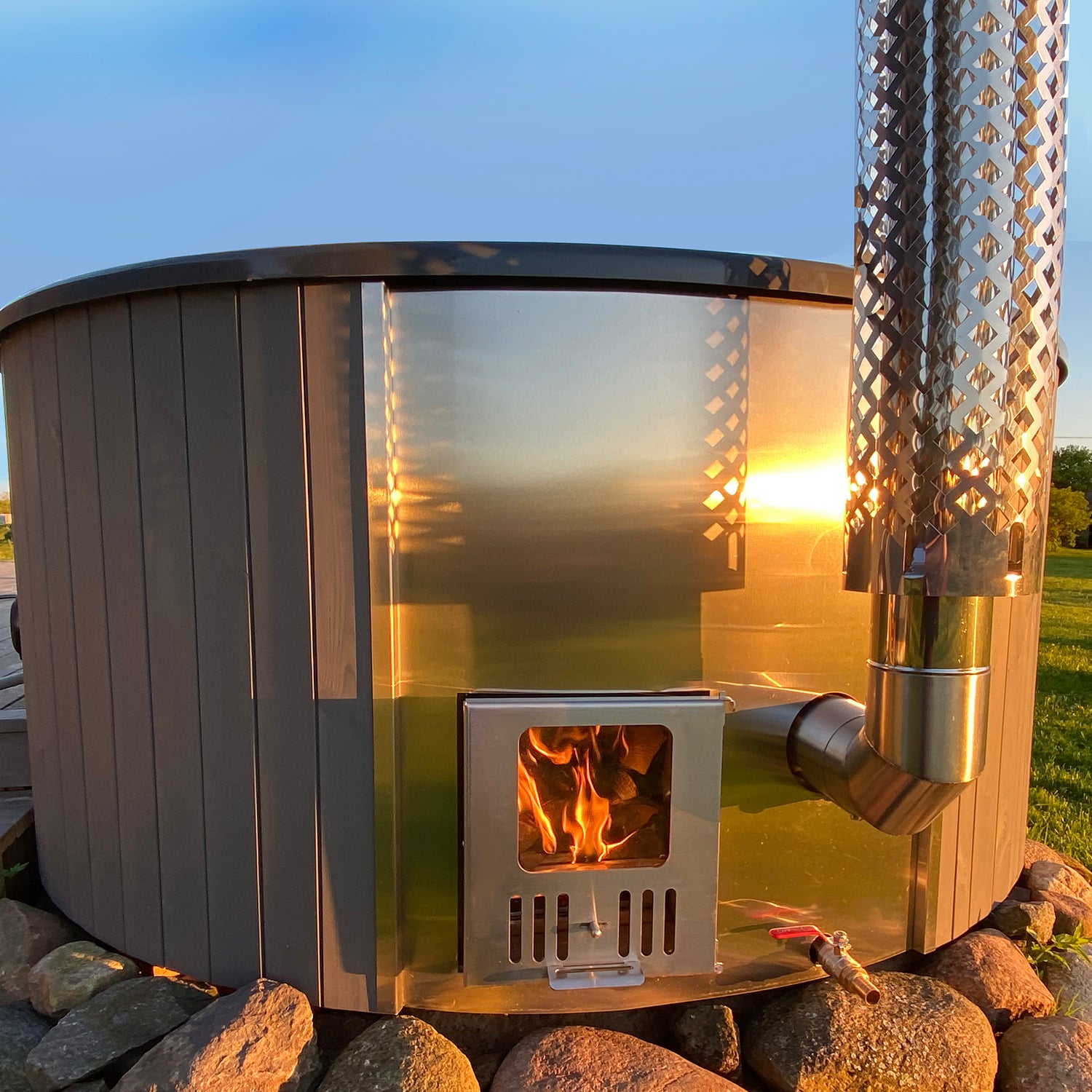 SaunaLife SOAK-Series Model Outdoor Wood-Burning Hot Tub