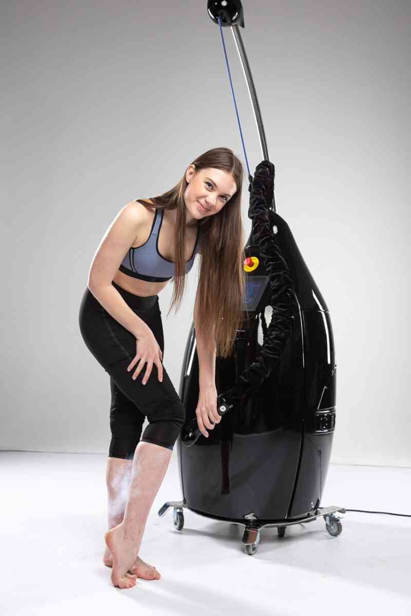 The Iceberg 50L is a high-performance localized cryotherapy system designed to apply ultra-cold nitrogen vapor to specific areas of the body for rapid therapeutic effect. Using a built-in 50L liquid nitrogen tank, the system delivers vapor at approximately -160°C (-256°F) with zero humidity, instantly triggering a physiological response on the skin. This rapid exposure to extreme cold causes vasoconstriction (narrowing of blood vessels) followed by reactive vasodilation, resulting in increased circulation, 