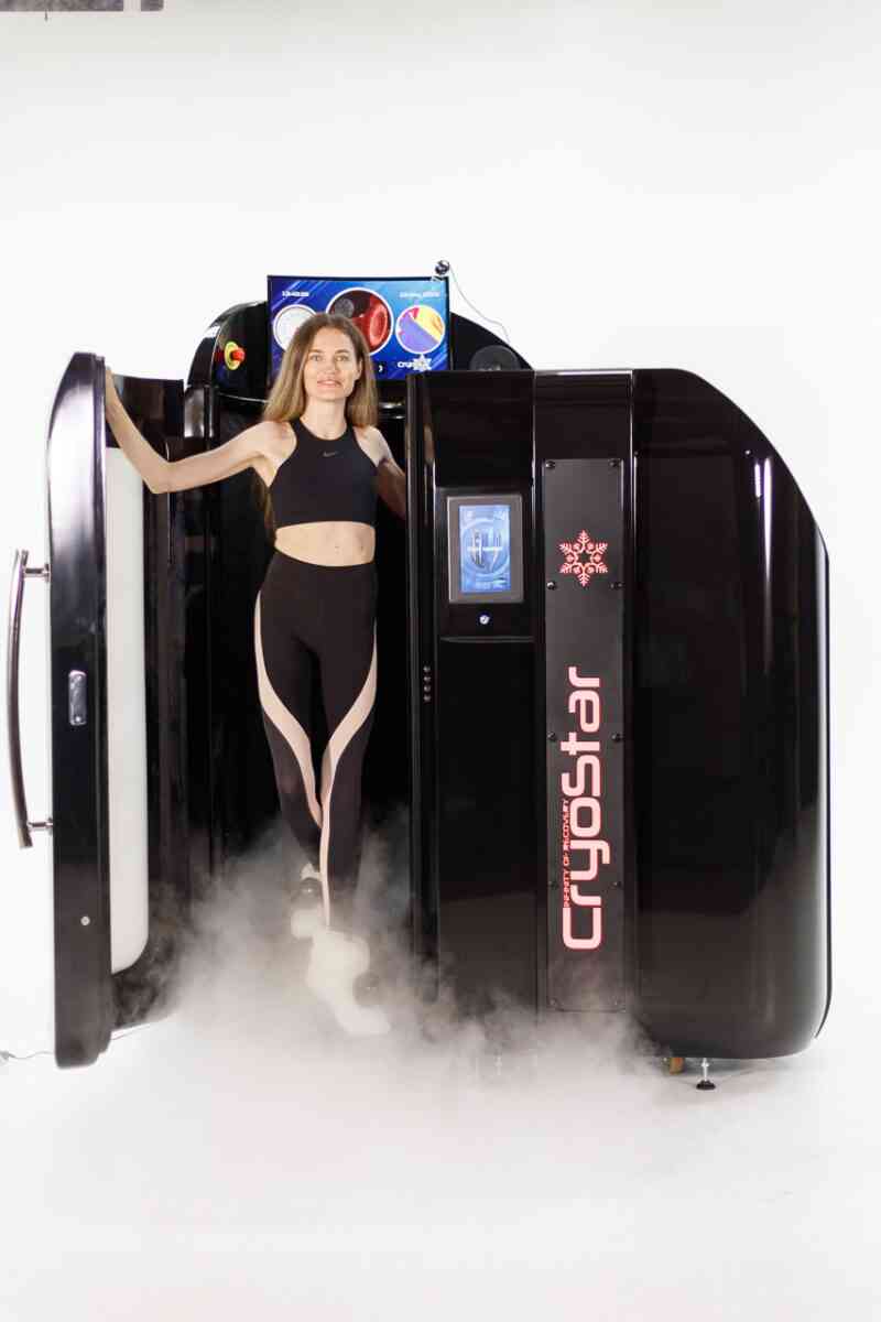 This open-head cryotherapy chamber delivers cryotherapy benefits like muscle recovery, reduced inflammation, and enhanced wellness through short impulses of extreme cold (-120°C to -170°C/-184°F to -274°F). Noninvasive and efficient, it promotes regeneration, boosts collagen production, and releases endorphins for a rejuvenating cold therapy recovery experience in just 1–3 minutes. With cryotherapy for wellness, the Antarctica stimulates natural healing responses, supporting muscle healing, skin tightening.