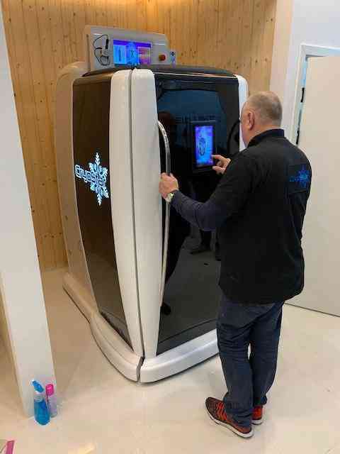 CryoStar Cryotherapy Chambers Advanced Cryosauna Technology with Thermovision and Oxygen Sensors Cryotherapy chambers with thermal monitoring and oxygen sensors from CryoStar bring cutting-edge wellness and sports recovery into the future. Powered by liquid nitrogen, our chambers expose the body to ultra-low temperatures (-120°C to -170°C / -184°F to -274°F) for 1–3 minutes, triggering natural physiological responses that stimulate healing in the circulatory, nervous, and energy systems. 